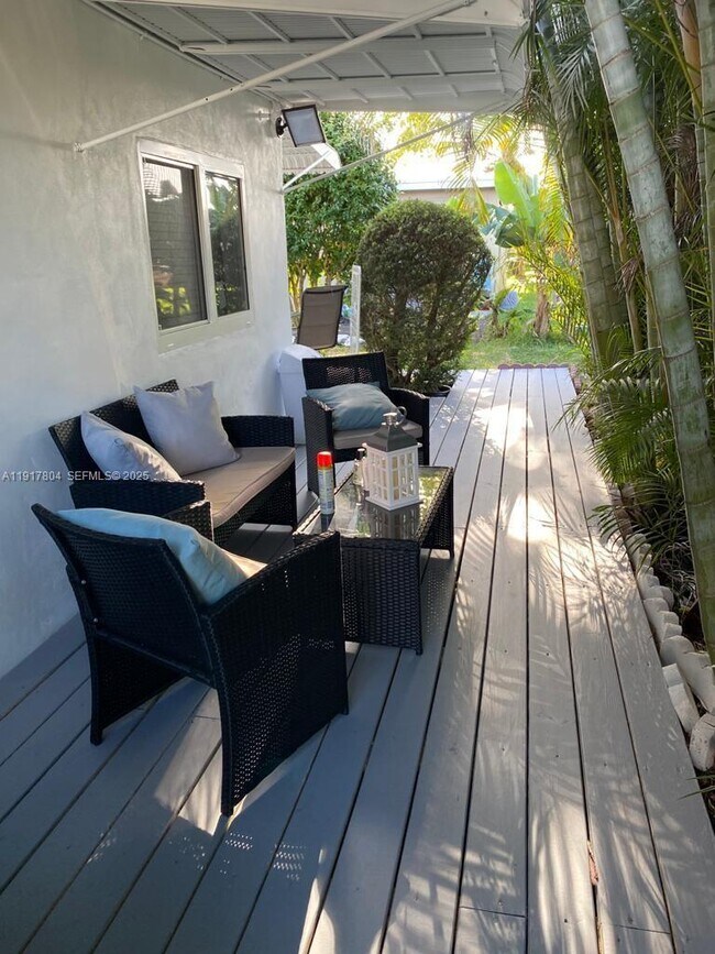 Building Photo - 7303 NW 57th Dr