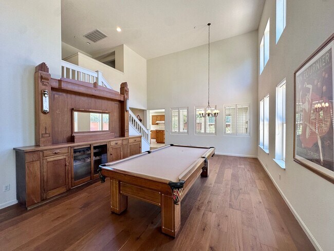 Building Photo - Large 5bd/3ba 3500sqft Home in Hamilton, Novato