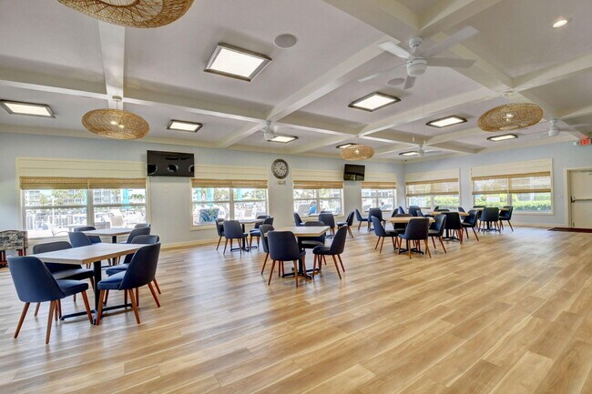 Building Photo - 931 Gardenia Dr