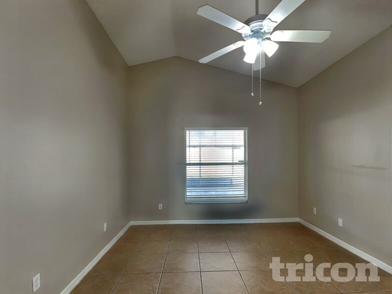 Building Photo - 9743 Red Clover Ave