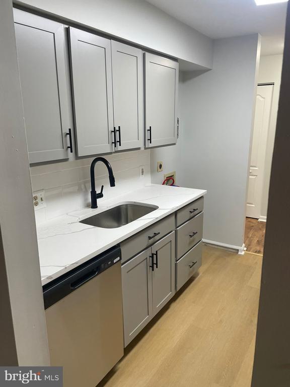 Building Photo - 8375 Montgomery Run Rd