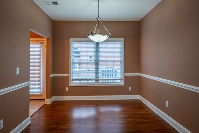 Building Photo - Rent-Ready 3BR/2.5BA Townhouse with 2-Car Garage Near Johnson City Hospital