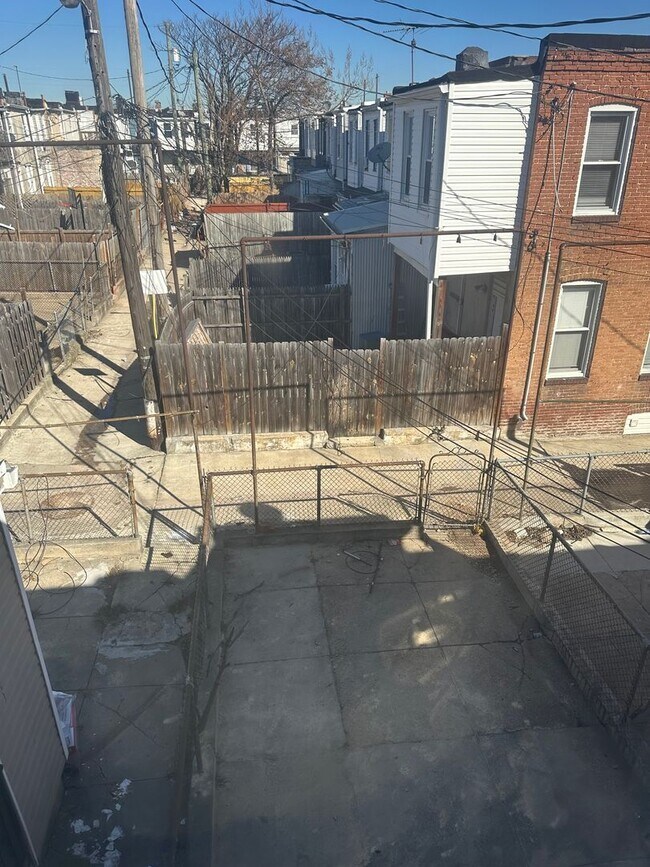 Building Photo - Spacious Home for Rent! W/D! Close to JHU, KKI and Public Trabsportation!