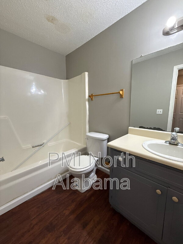 Building Photo - 4428 Bonnell Dr NW