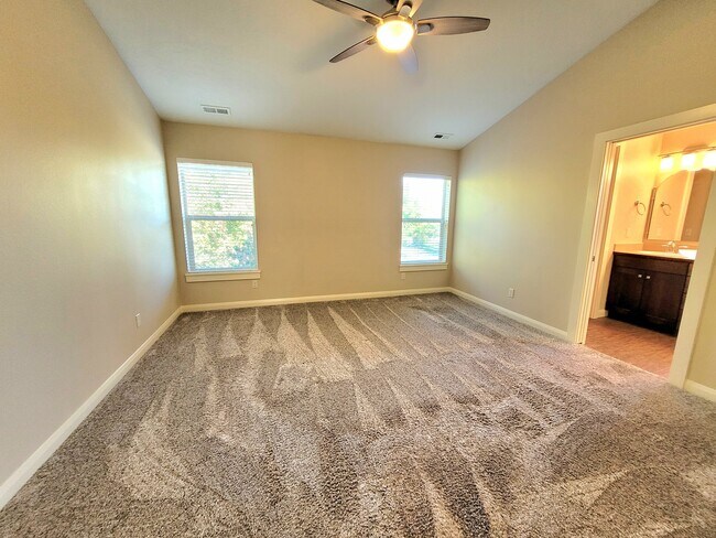 Building Photo - 608 W Laughton Dr