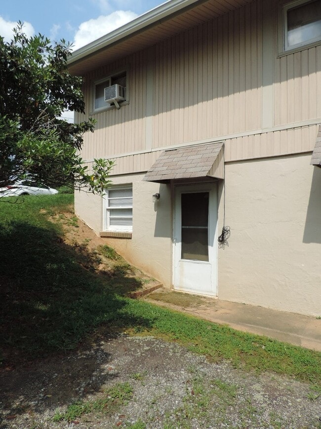 Building Photo - 109 Forest Lake Ln