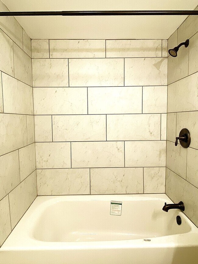 Building Photo - 47 1/2 Willow St