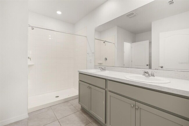 Building Photo - 318 Montgomery Ct