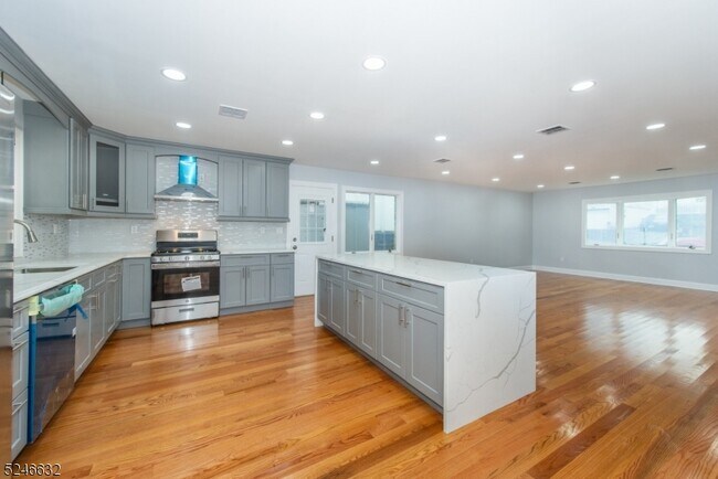Building Photo - 42 Haverhill Ave