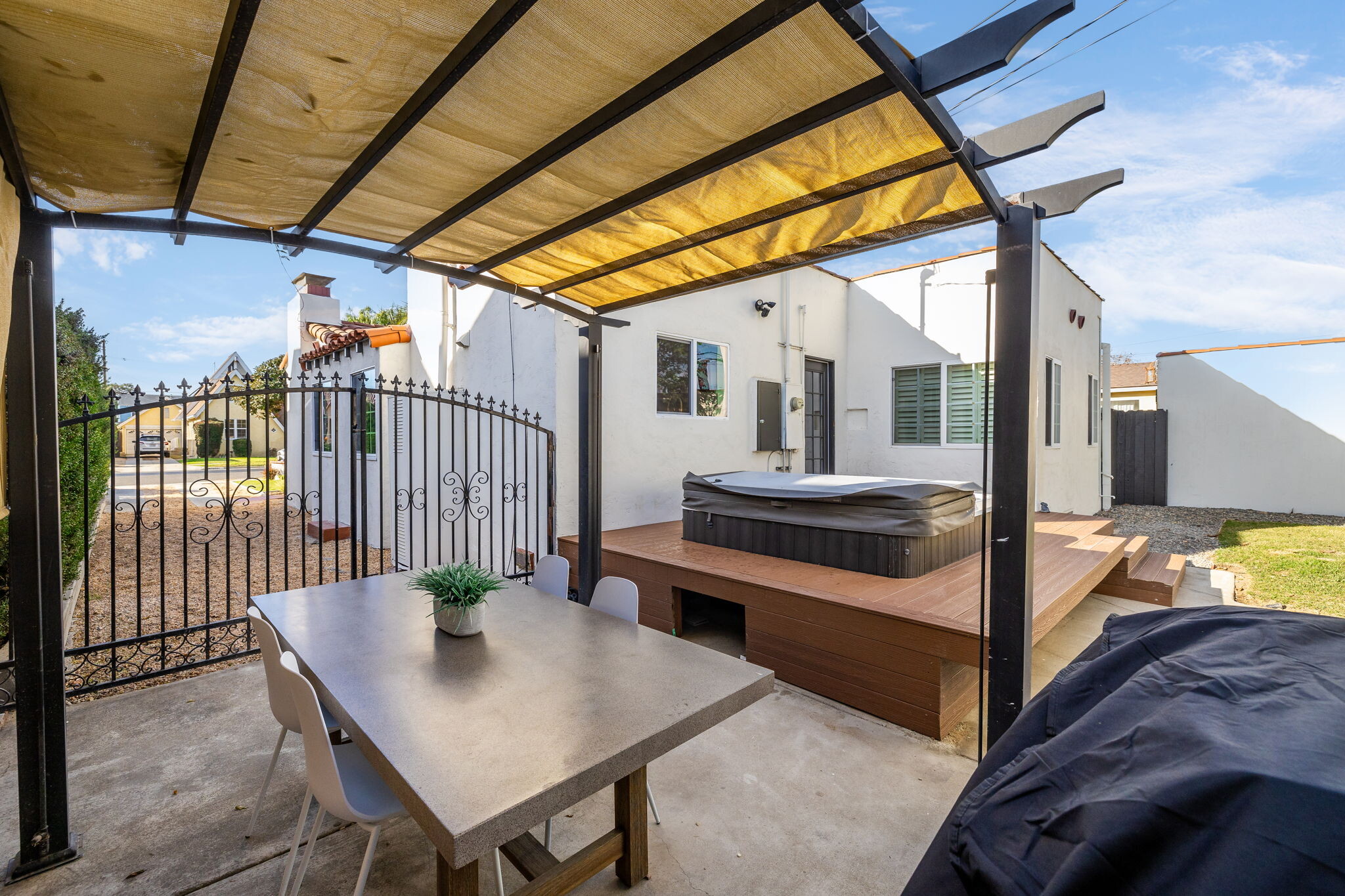 Building Photo - 3758 Gaviota Ave