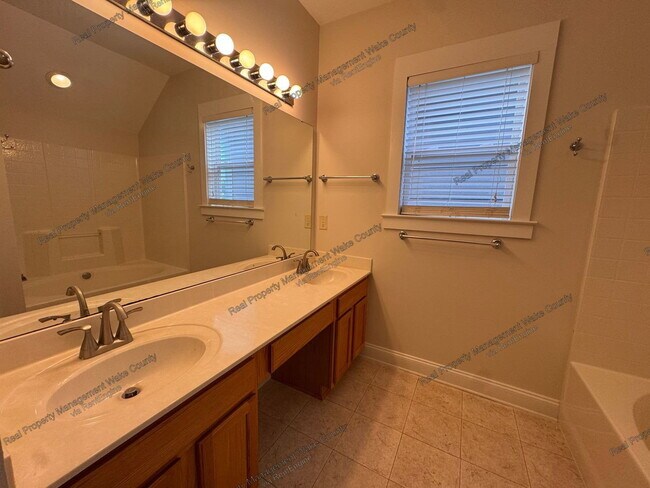 Building Photo - 10908 Connally Ln