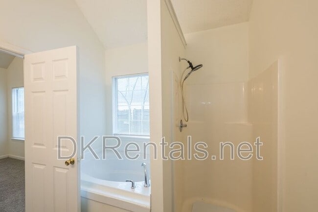 Building Photo - 5689 Isleworth Way