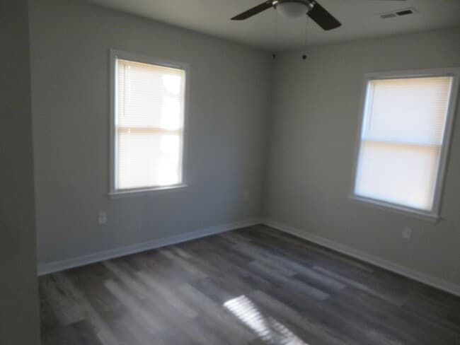 Building Photo - Dinwiddie VA