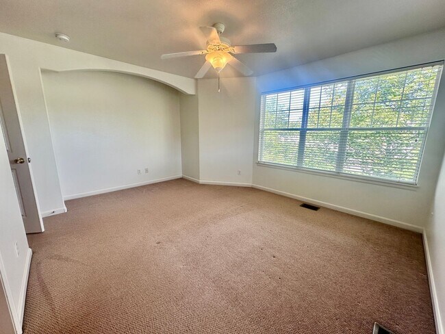 Building Photo - 6345 Chardonnay St