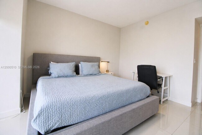 Building Photo - 465 Brickell Ave