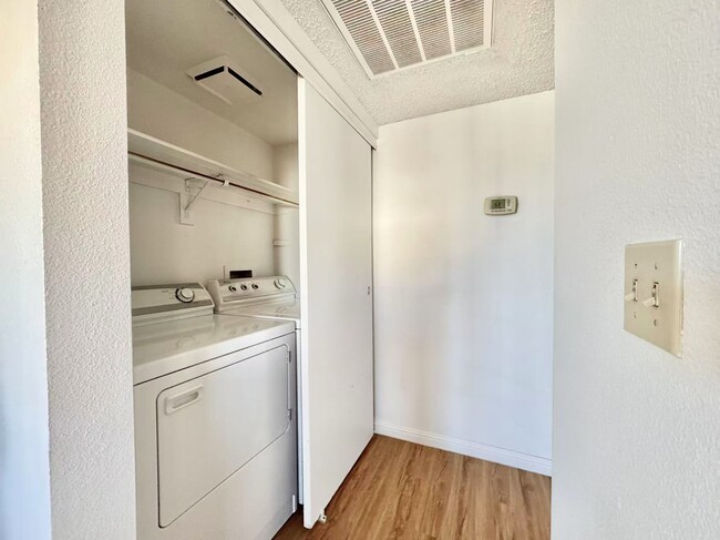 Building Photo - 4310 Sanderling Cir