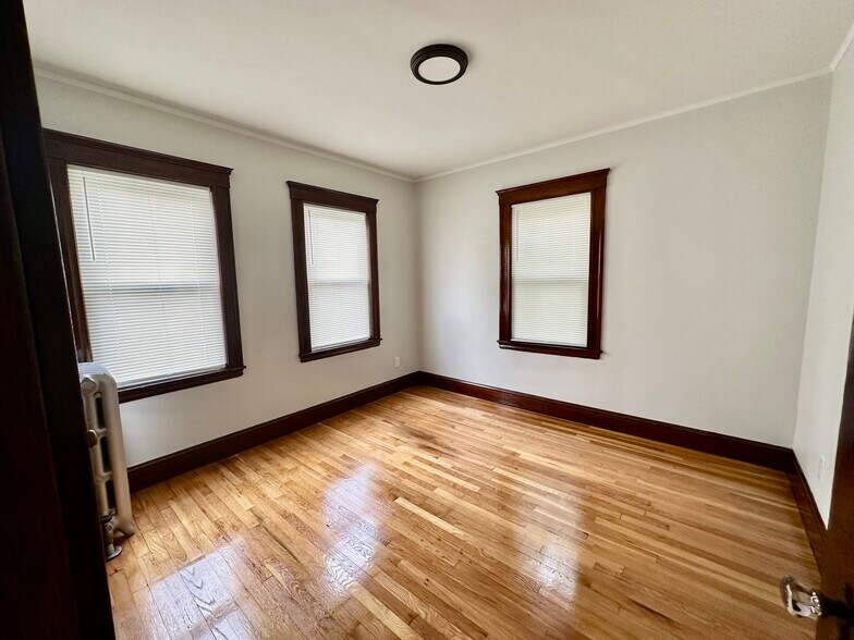 Building Photo - 52 Alaric St