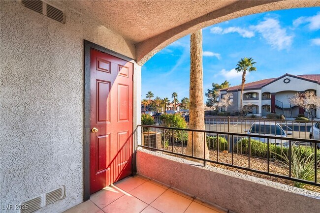 Building Photo - 950 Seven Hills Dr