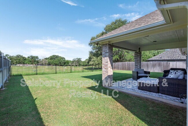 Building Photo - 3310 Windcrest Dr