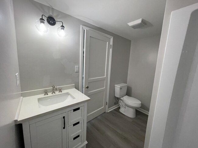 Building Photo - Freshly Renovated Studio Apartment - water...