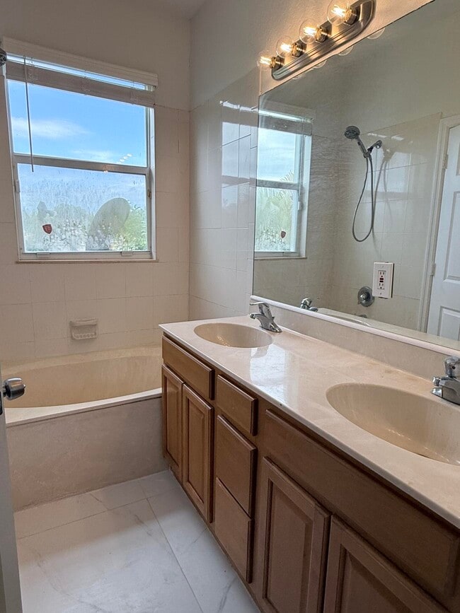 Building Photo - 820 Pipers Cay Dr