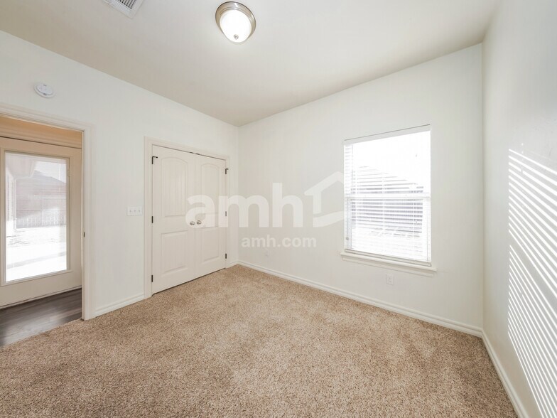 Building Photo - 4817 Limestone Dr