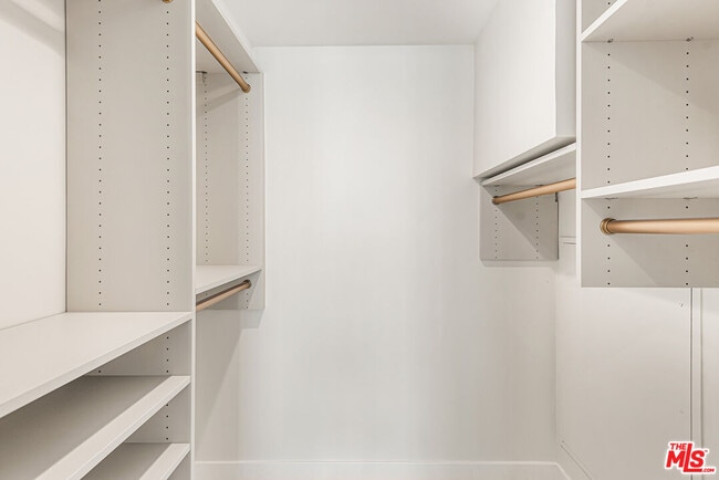 Building Photo - 10550 Wilshire Blvd