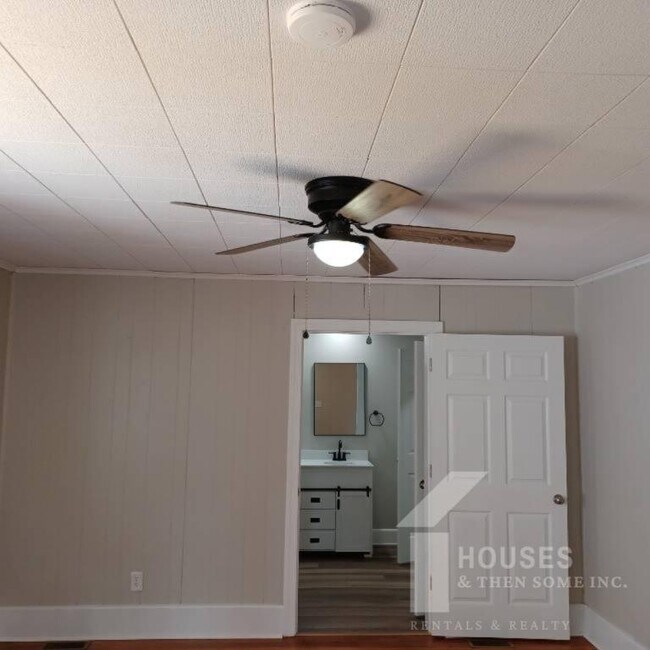 Building Photo - 109 Fleming Ave