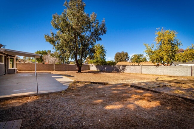 Building Photo - 232 E Leah Ln