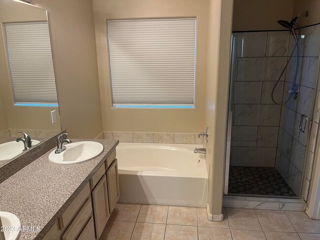 Building Photo - 1321 N Palmsprings Dr