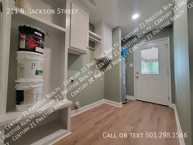 Building Photo - 211 N Jackson St