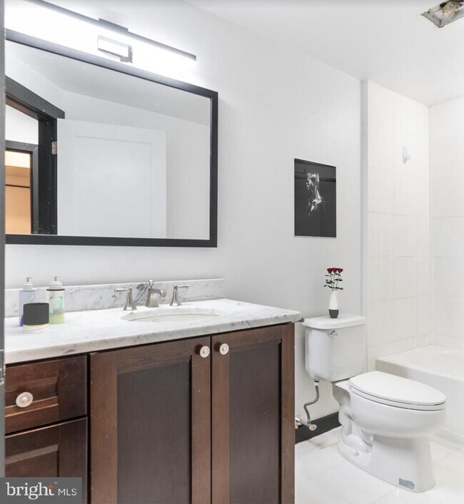 Building Photo - 1520 Green St