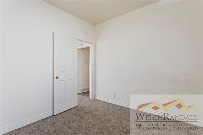 Building Photo - 2547 Adams Ave