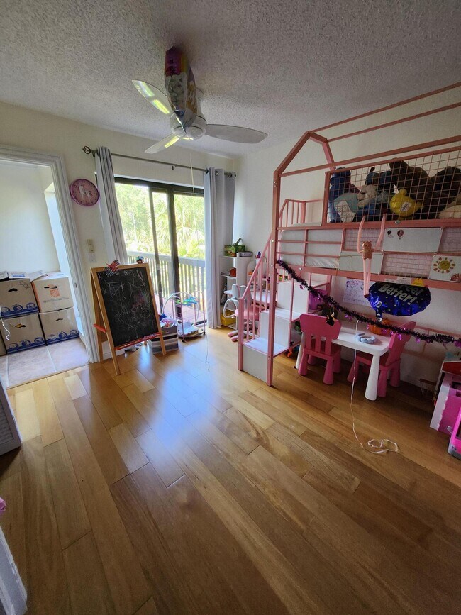 Building Photo - 5705 Fox Hollow Dr