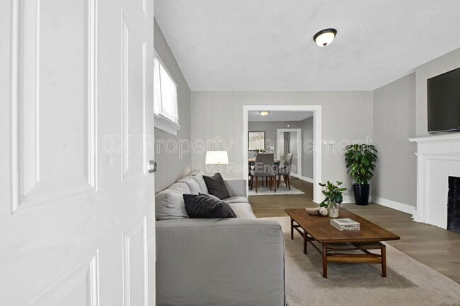 Building Photo - 1097 E 21st Ave