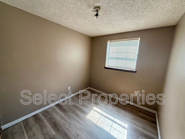 Building Photo - 2011 Stonemill Dr