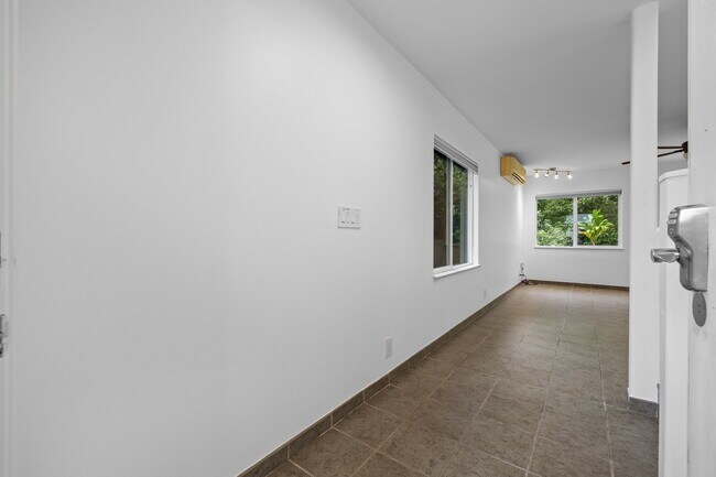 Building Photo - 95 Wikao St