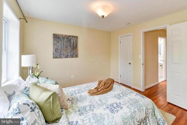 Building Photo - 1648 L St NE