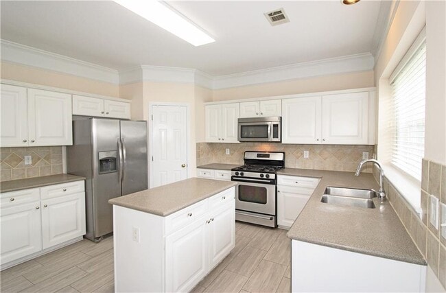 Building Photo - 8155 Cavendish Pl