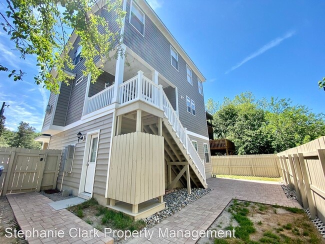 Building Photo - 3 br, 3.5 bath House - 4450 Lookout Road #B