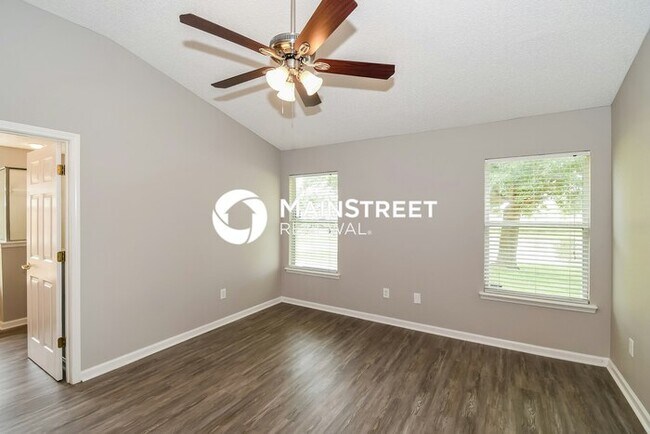 Building Photo - 4 Bedroom Pet-Friendly Home in Jacksonville, FL with Main Street Renewal