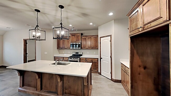 Building Photo - Very Nice 4 Bedroom 2 Bath Home in Yukon Schools