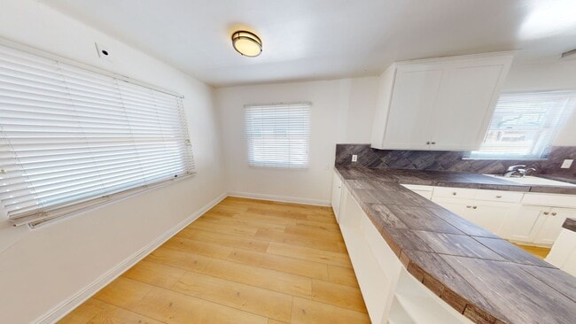 Building Photo - Huge House on Art St!! (Lease out, pending...