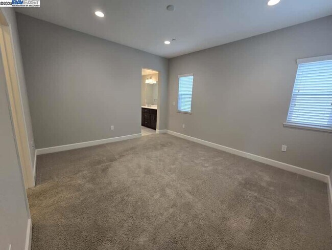 Building Photo - 8553 Waveside Wy