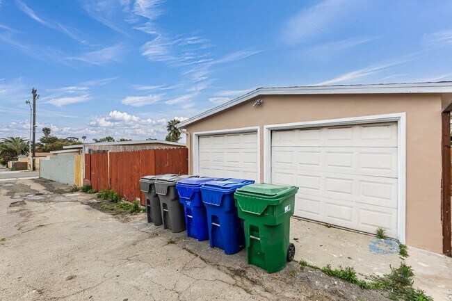 Building Photo - *** OCEANSIDE OASIS 2/1 WITH GARAGE, NEWLY...