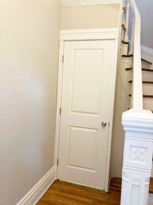 Building Photo - 3221 Bishop St