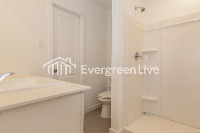 Building Photo - 1030 Raintree Rd