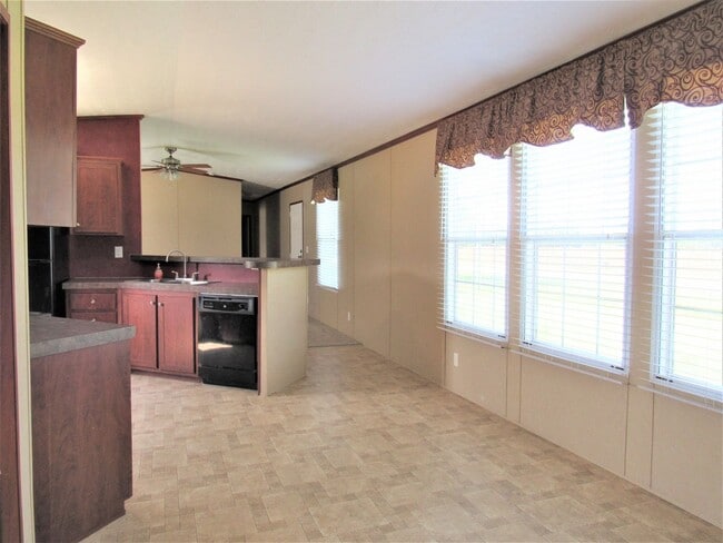 Building Photo - 3 BD 2 BA Country Living