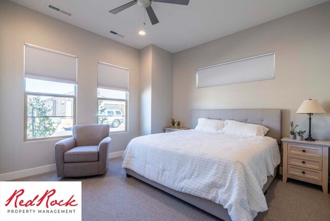 Building Photo - 2 Bedroom Fully Furnished Home In Sun River Community for 55 years and older with a firm 6 Month ...