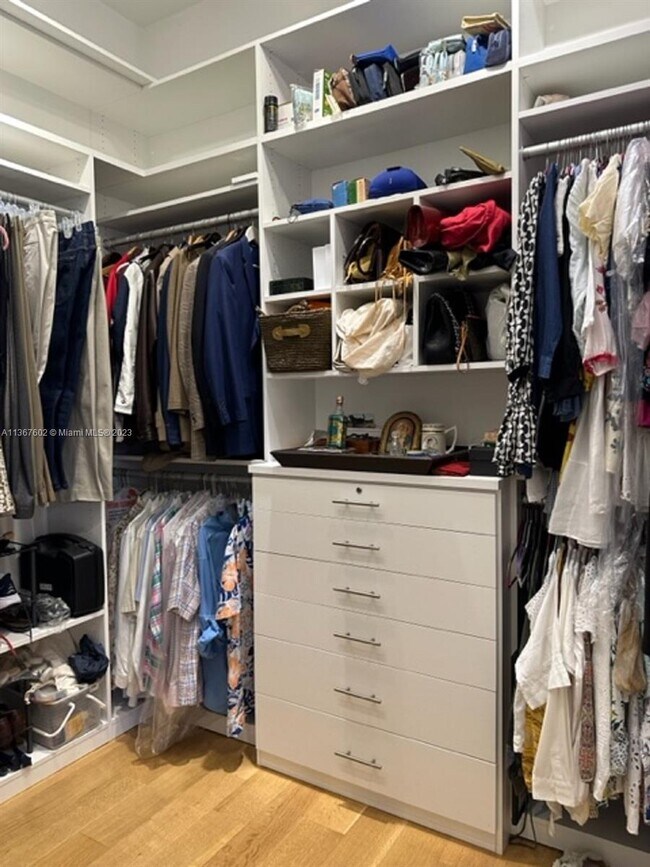 Building Photo - 645 Almeria Ave